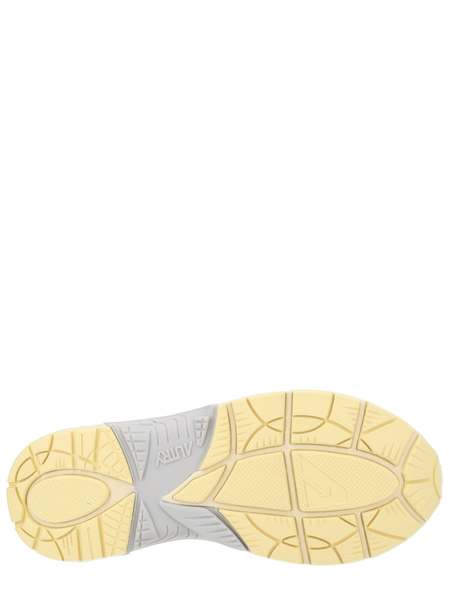 Autry Layered Mesh Synthetic Overlays Sneakers Wit