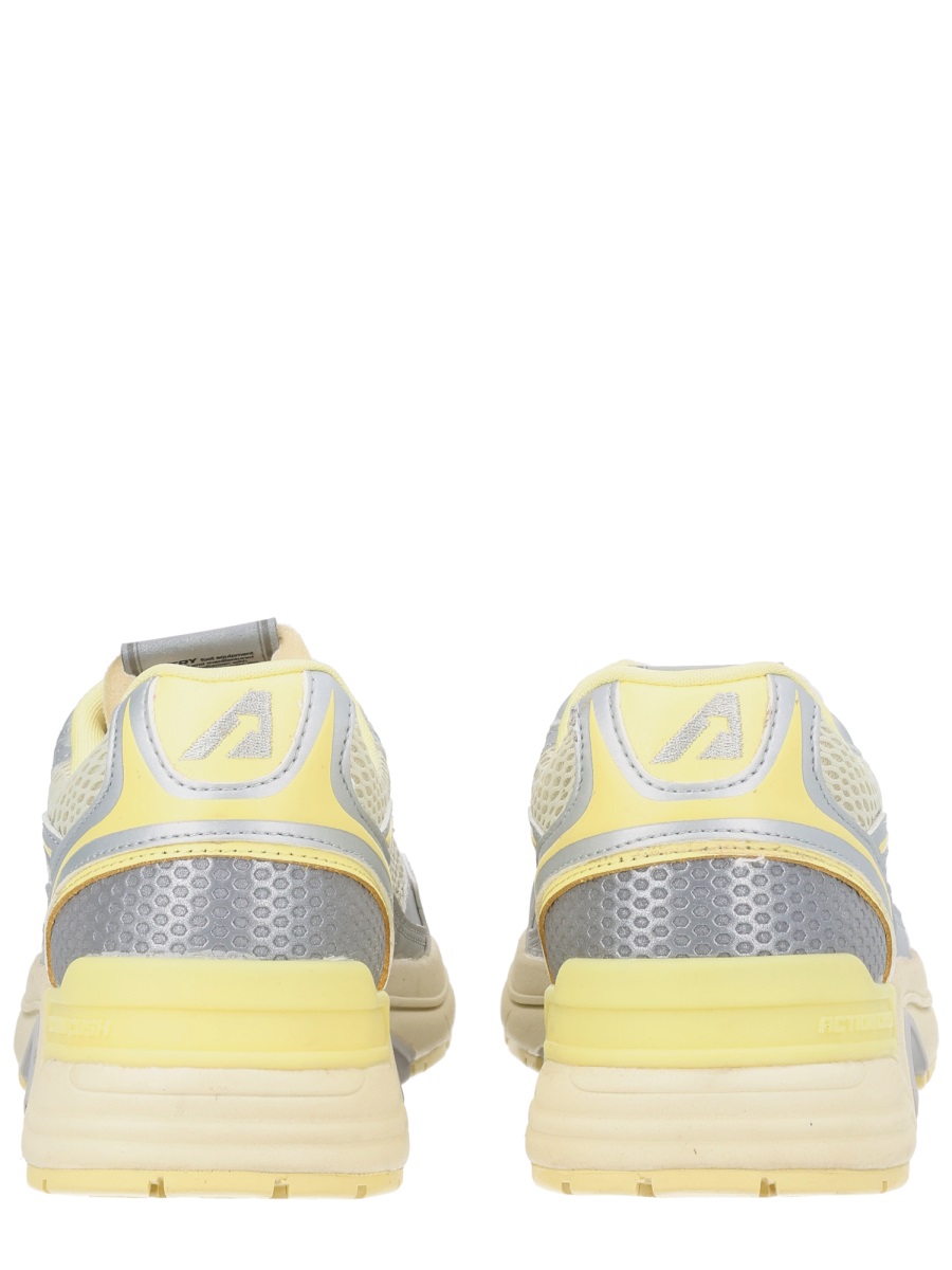 Autry Layered Mesh Synthetic Overlays Sneakers Wit