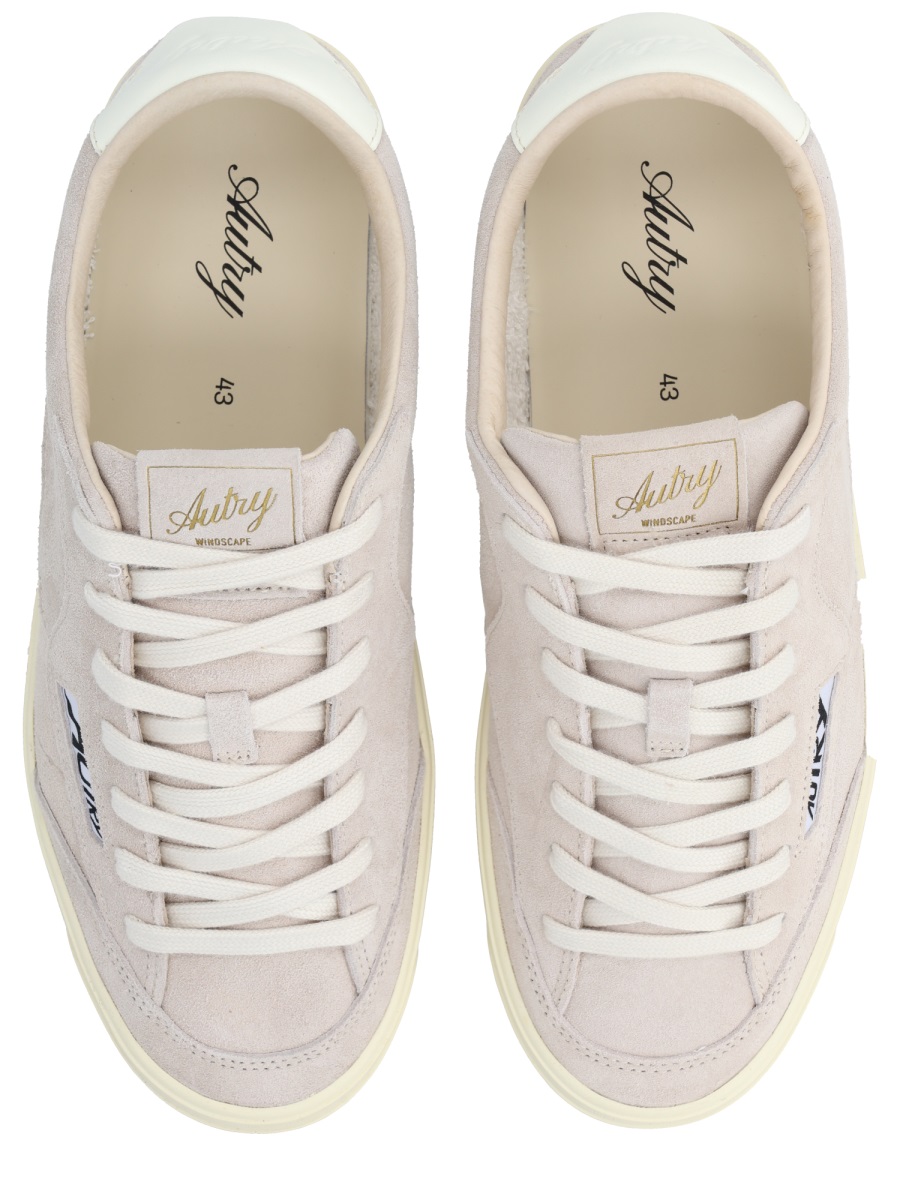 Autry Windscape Low Suede Minimalist Sneakers Neutraal