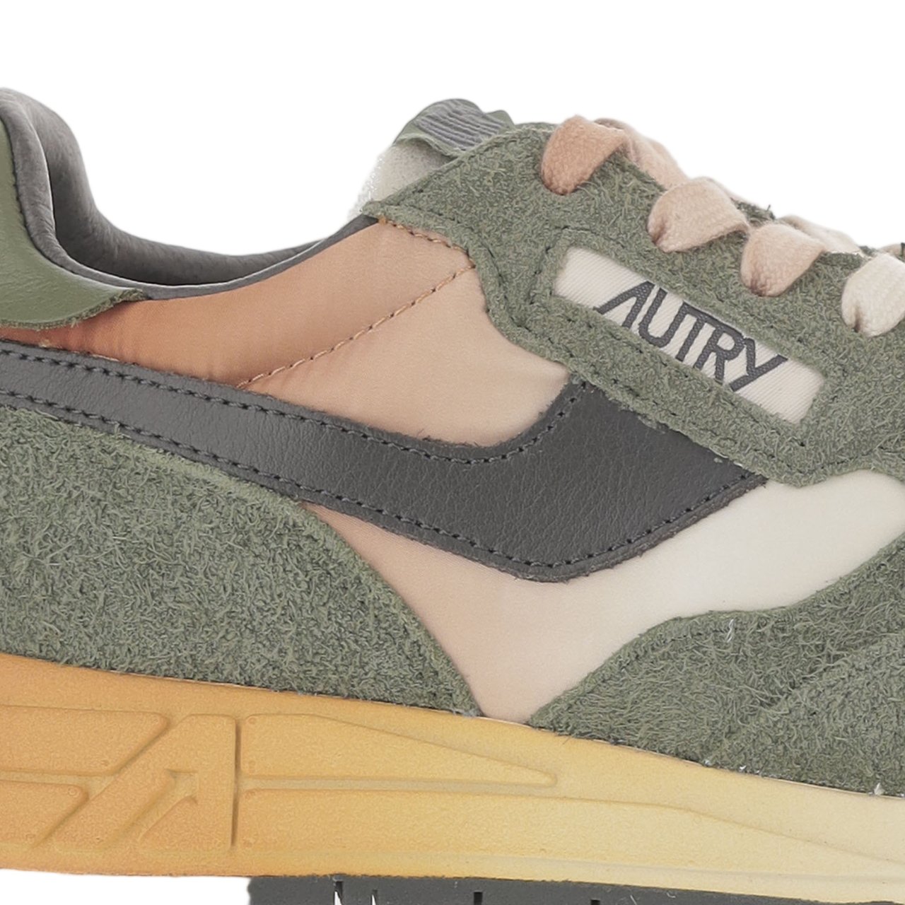 Autry Round Toe Sneakers With Contrast Padded Heel Groen