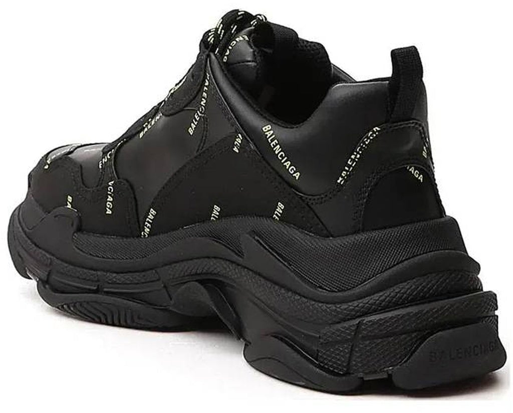 Balenciaga Balenciaga Triple S Sneakers Zwart