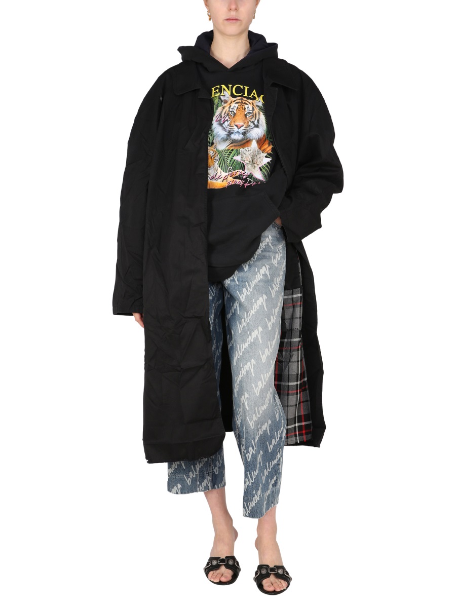 Balenciaga Oversized Carcoat with Pointed Collar and Concealed Closure Zwart