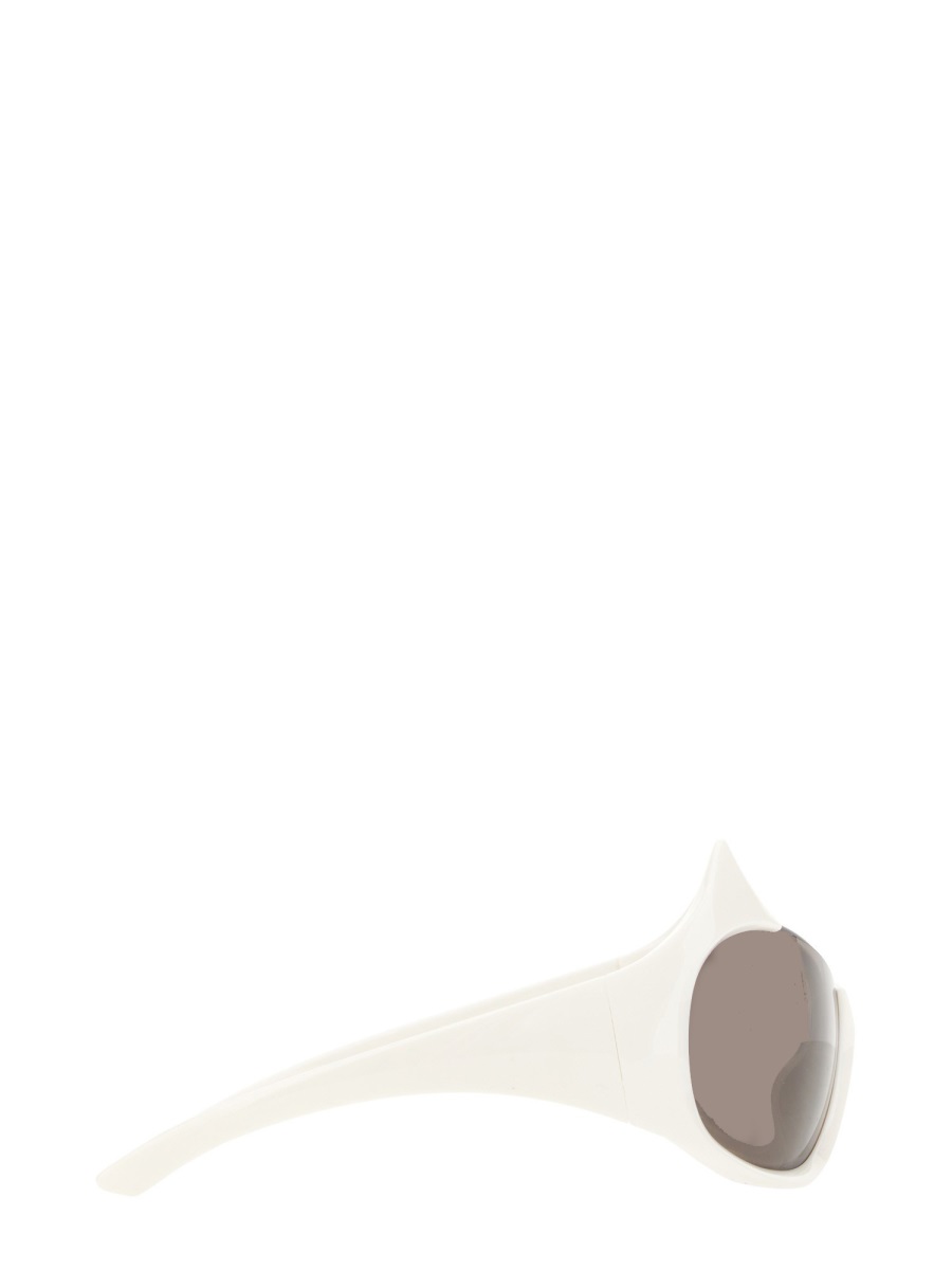 Balenciaga Cat-Eye Sunglasses with Distinct Side Logo Grijs