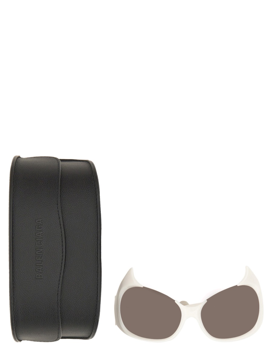 Balenciaga Cat-Eye Sunglasses with Distinct Side Logo Grijs