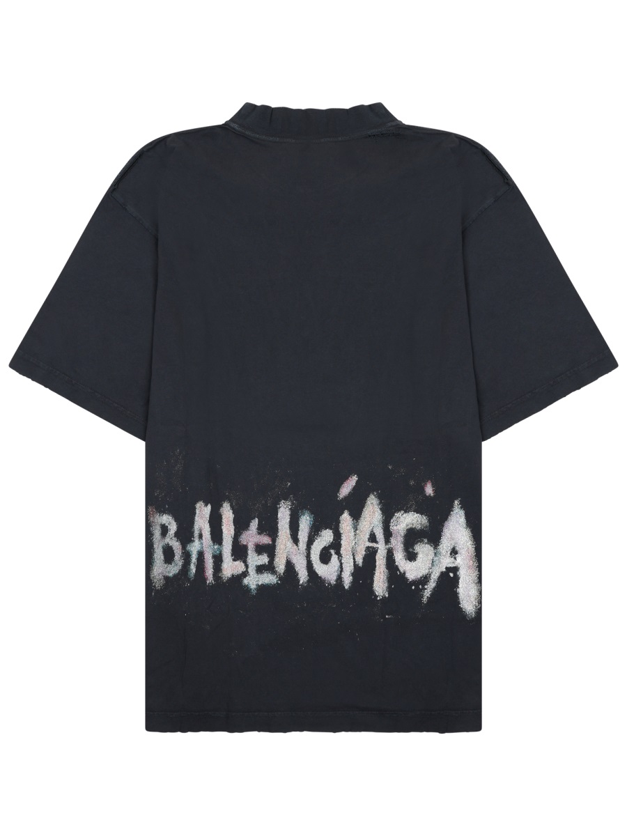 Balenciaga Boxy Fit T-Shirt With Distressed Graphic Accents Zwart