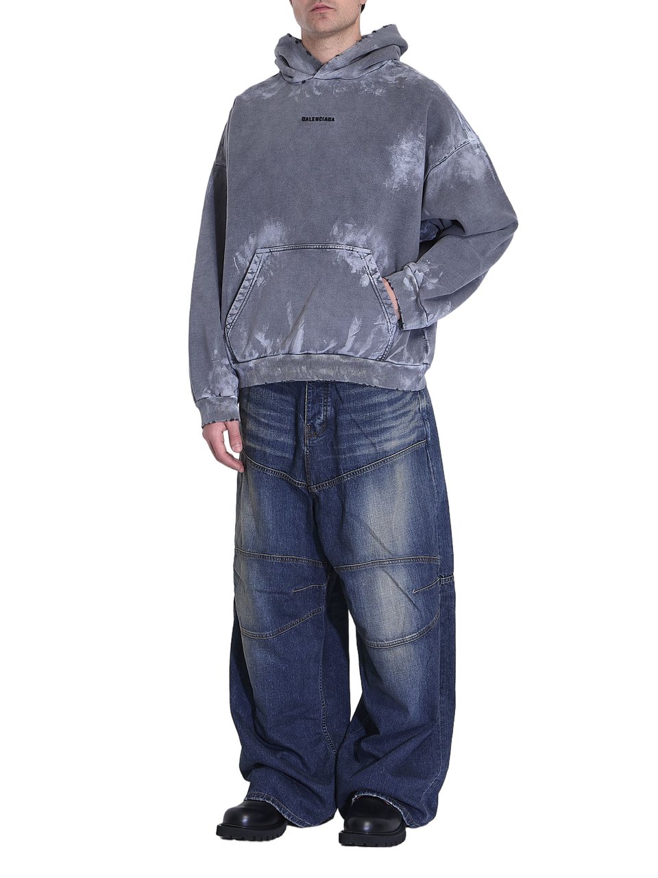 Balenciaga Washed Grey Oversized Hoodie with Tie-Dye Effect and Bold Logo Grijs