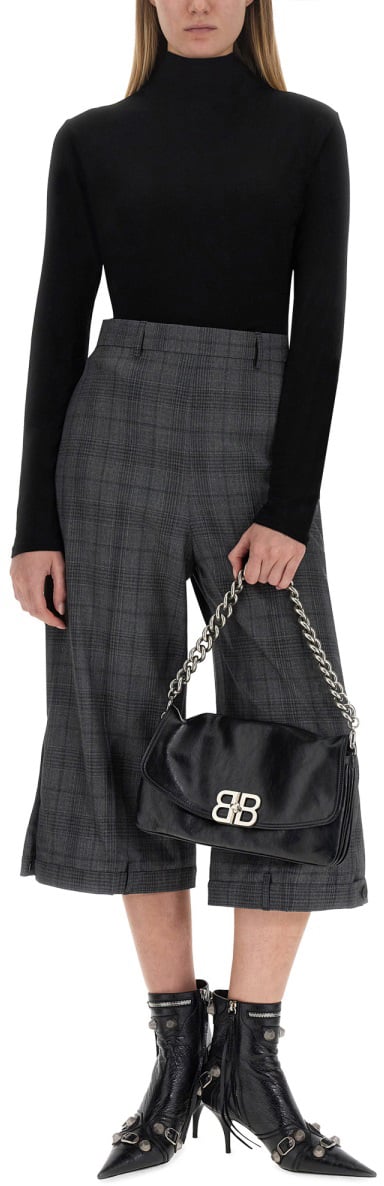 Balenciaga Deconstructed Wide-Leg Shorts in Wool Zwart