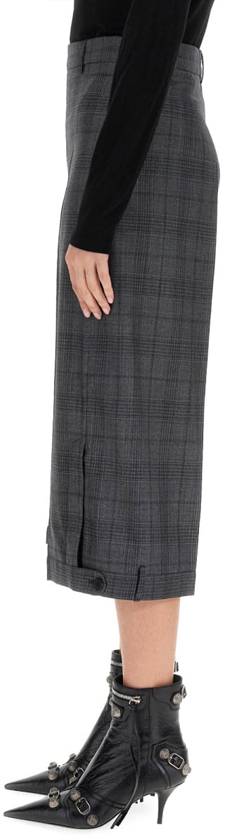 Balenciaga Deconstructed Wide-Leg Shorts in Wool Zwart