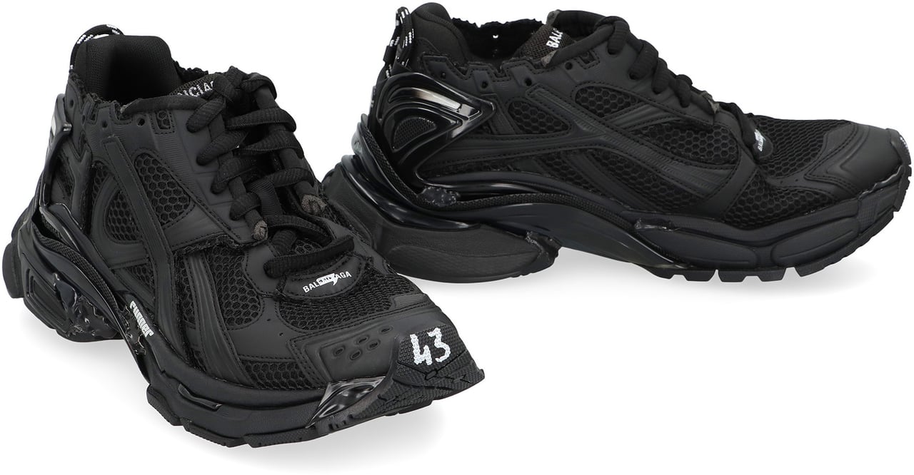 Balenciaga Sneakers Runner in mesh Zwart