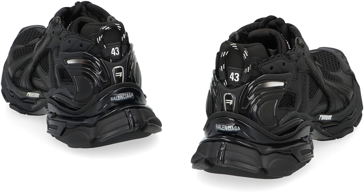 Balenciaga Sneakers Runner in mesh Zwart