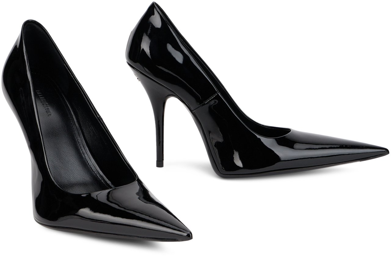 Balenciaga Decolletage with point Zwart