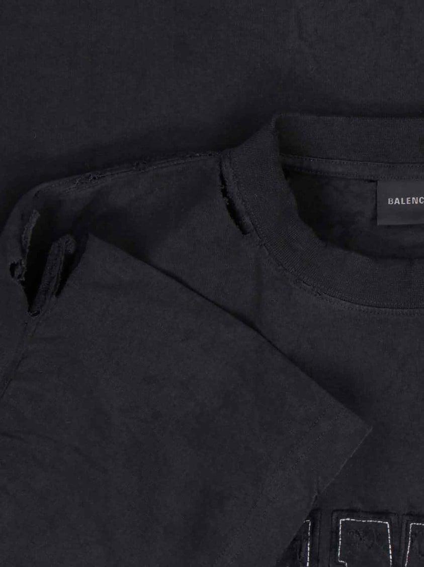 Balenciaga Distressed Black Cotton T-Shirt With Bold Logo Zwart