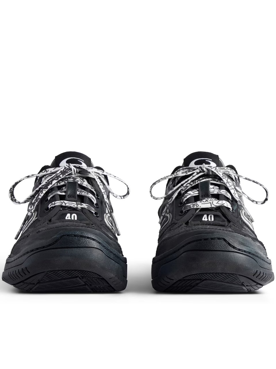 Balenciaga Sleek Black Low-Profile Sneakers with Textured Sole and Patterned Laces Zwart