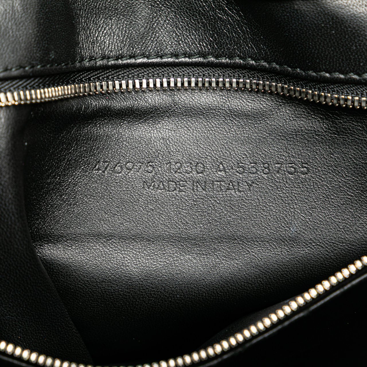 Balenciaga Medium Leather Triangle Duffle Bag Grijs