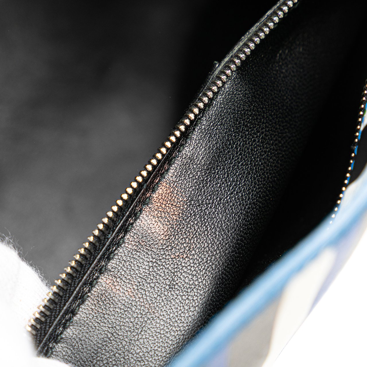 Balenciaga Mini Leather Striped Papier A6 Zip Around Satchel Blauw