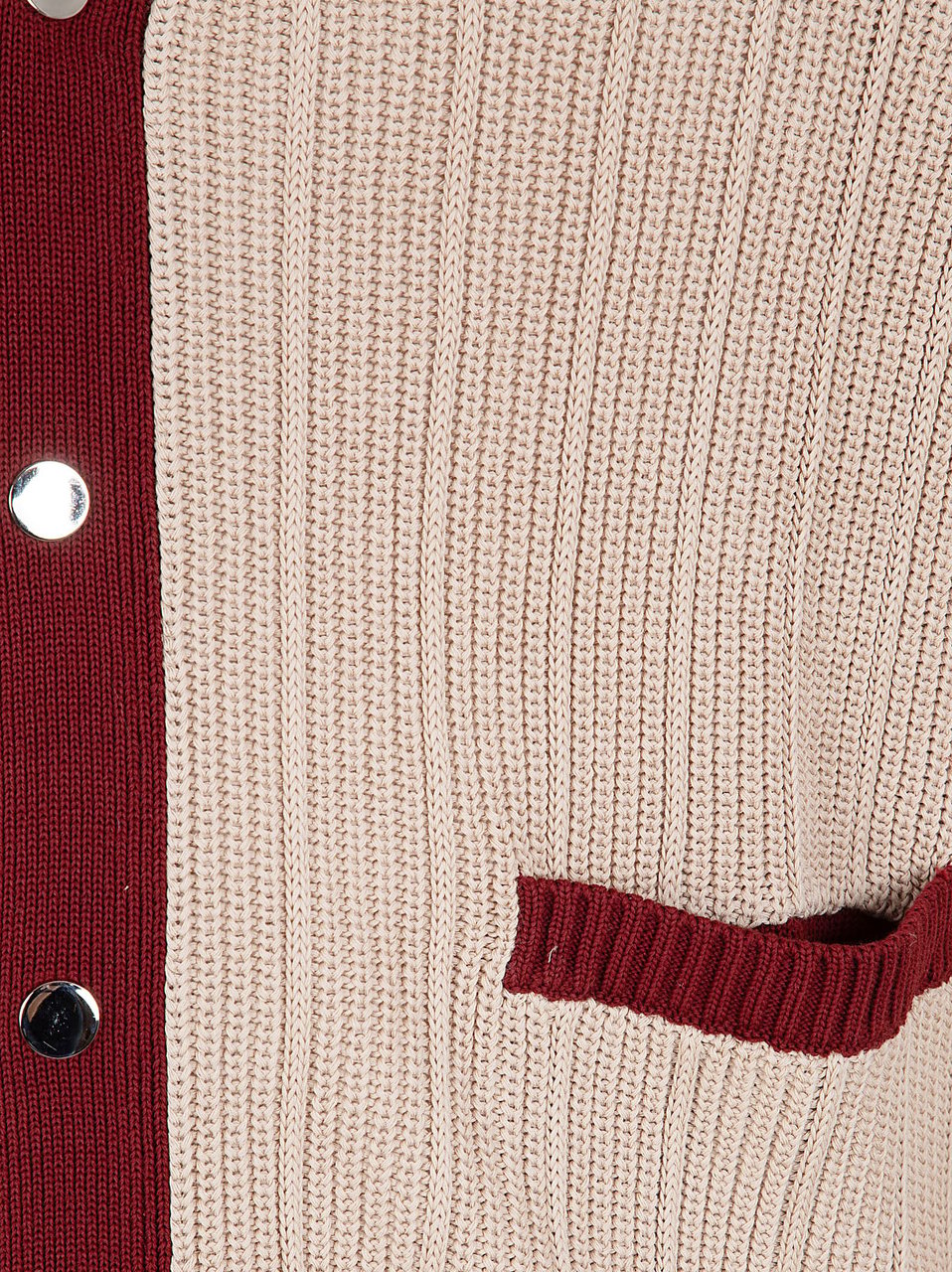 Ballantyne Ribbed Cardigan with Burgundy Accents and Button-Down Front Neutraal
