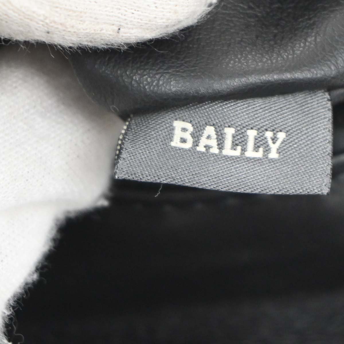 Bally Vintage Quilted Leather Zwart