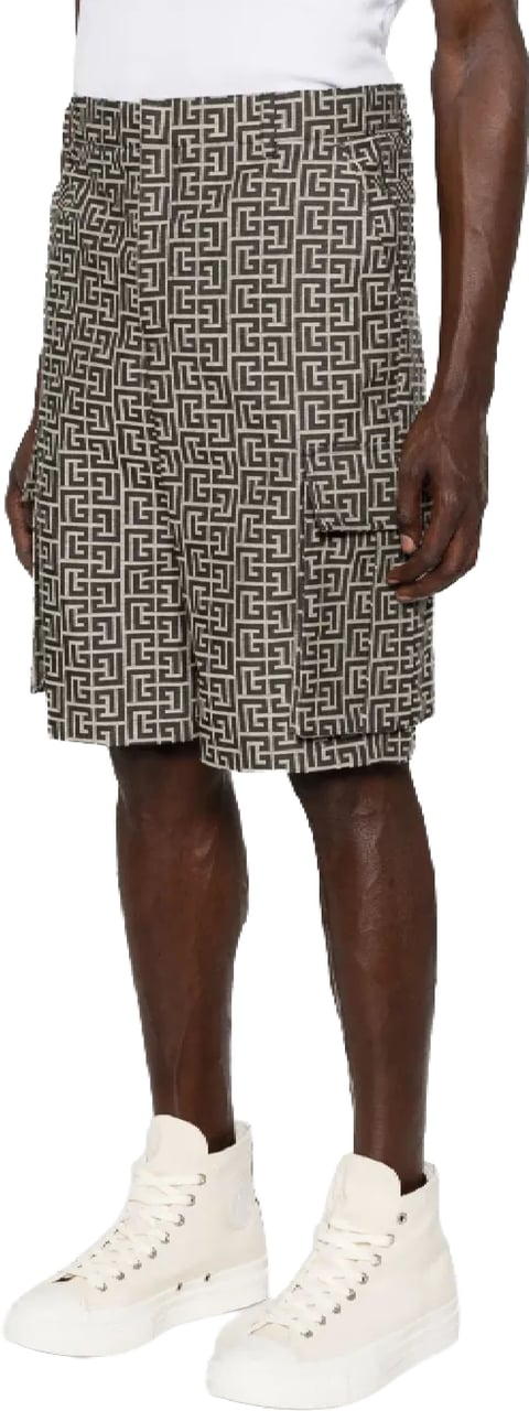 Balmain Black Shorts Relaxed Cargo Shorts Grijs