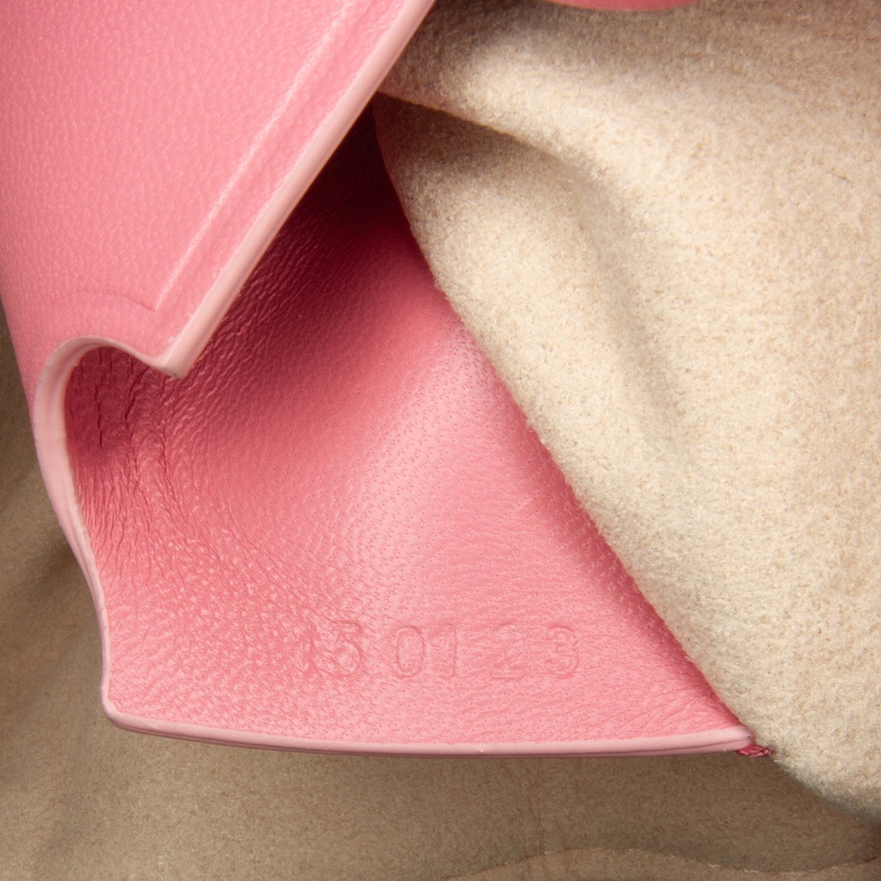 Balmain 1945 Quilted Leather Crossbody Roze
