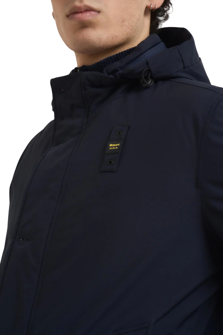 Blauer Windbreaker Blauw