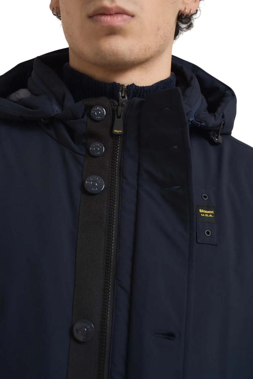 Blauer Windbreaker Blauw