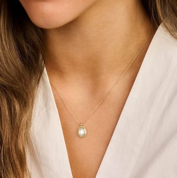Blush Collier 3169YMQ 14k Geelgoud met Ovale Hanger MOP 42cm Goud