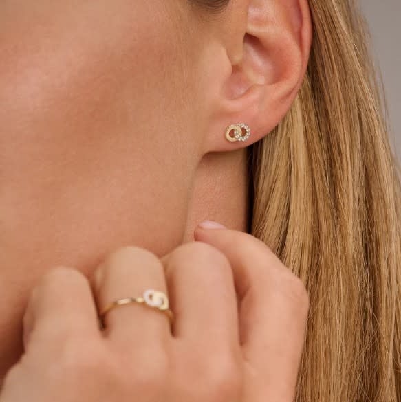 Blush Oorbellen 7397YZI 14k Geelgoud 2 Circle met Zirkonia 5.1mm x 7.5mm Goud