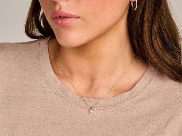 Blush Blush Hanger LG6001Y 14k Geelgoud met 0,25crt H SI LabGrown Briljant geslepen Diamant 8.5x4.3mm Goud