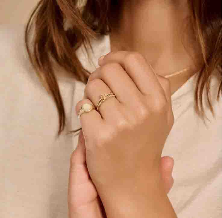 Blush Blush Zegelring 1205YGO/54 14k Geelgoud met Motief Maat 54 Goud