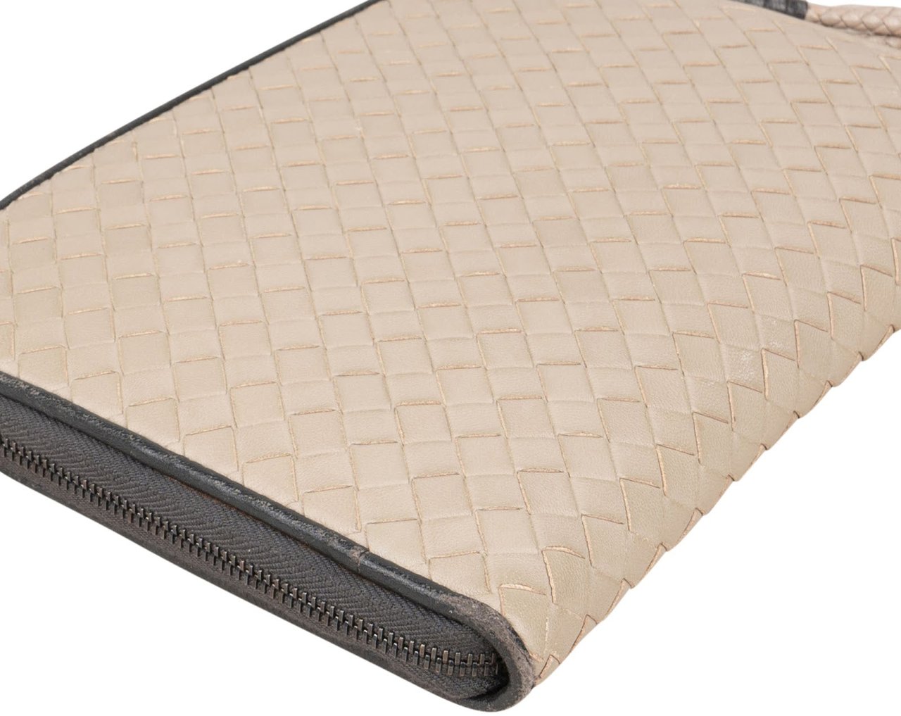 Bottega Veneta Bottega Veneta Intrecciato Leather Zipped Clutch Beige