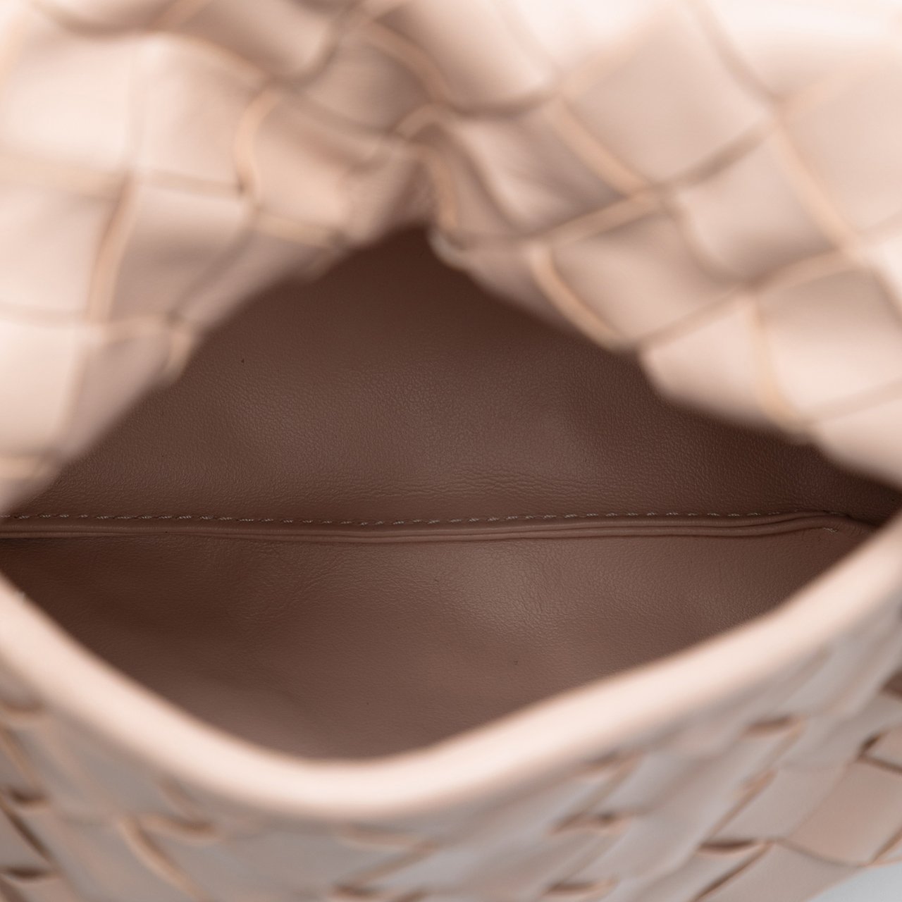 Bottega Veneta Mini Calfskin Intrecciato Hop Satchel Roze