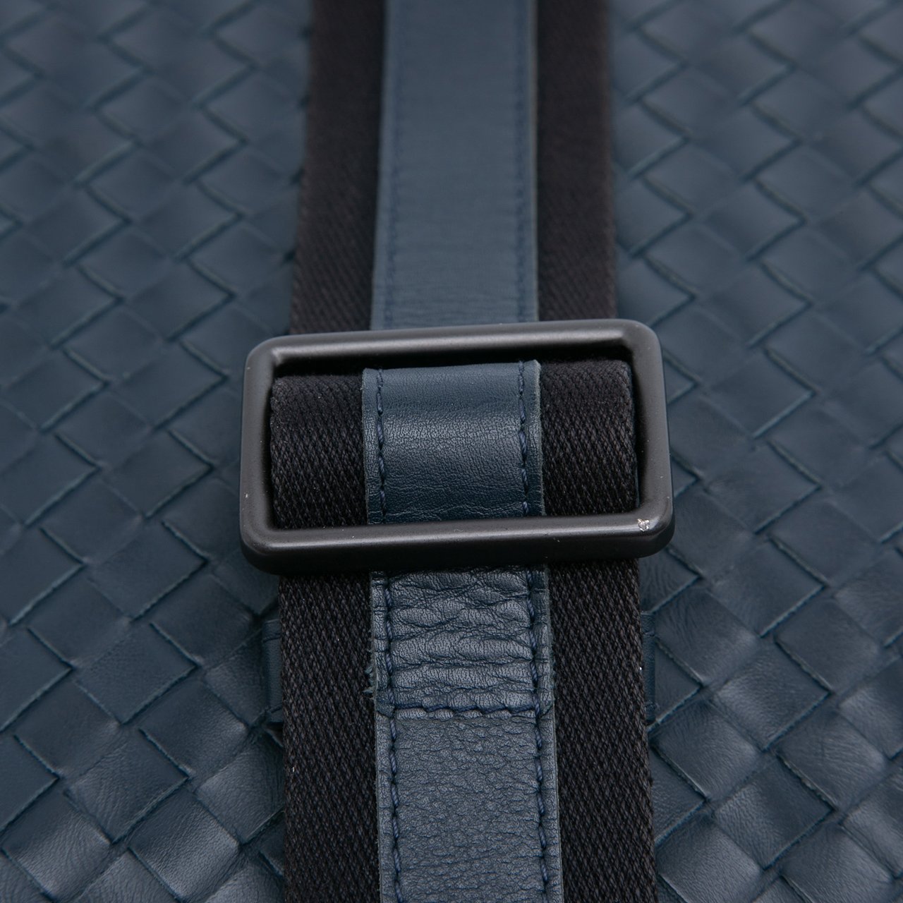 Bottega Veneta Nappa Intrecciato VN Crossbody Blauw