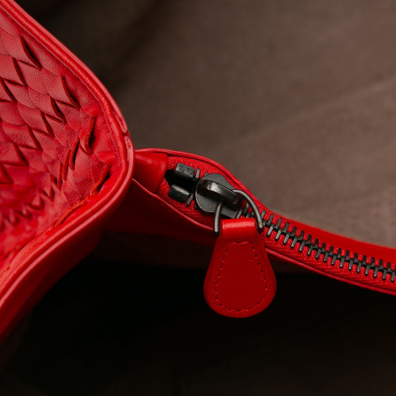 Bottega Veneta Medium Nappa Intrecciato Double Chain Tote Rood