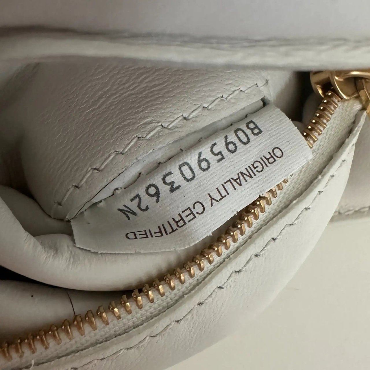 Bottega Veneta Bottega Veneta Padded Chain Cassette Crossbody Bag Off-White / very good Wit