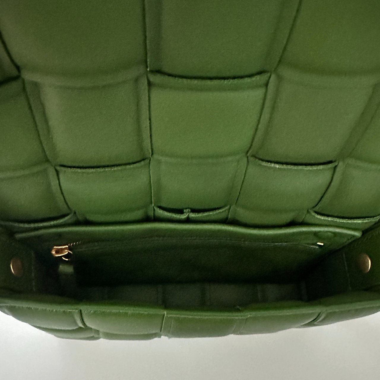Bottega Veneta Bottega Veneta Padded Cassette Small Avocado / ungetragen Groen
