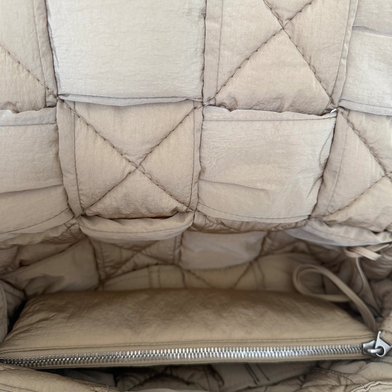 Bottega Veneta Bottega Veneta Medium Padded Tech Cassette Tasche Sesame Beige / neuwertig Beige