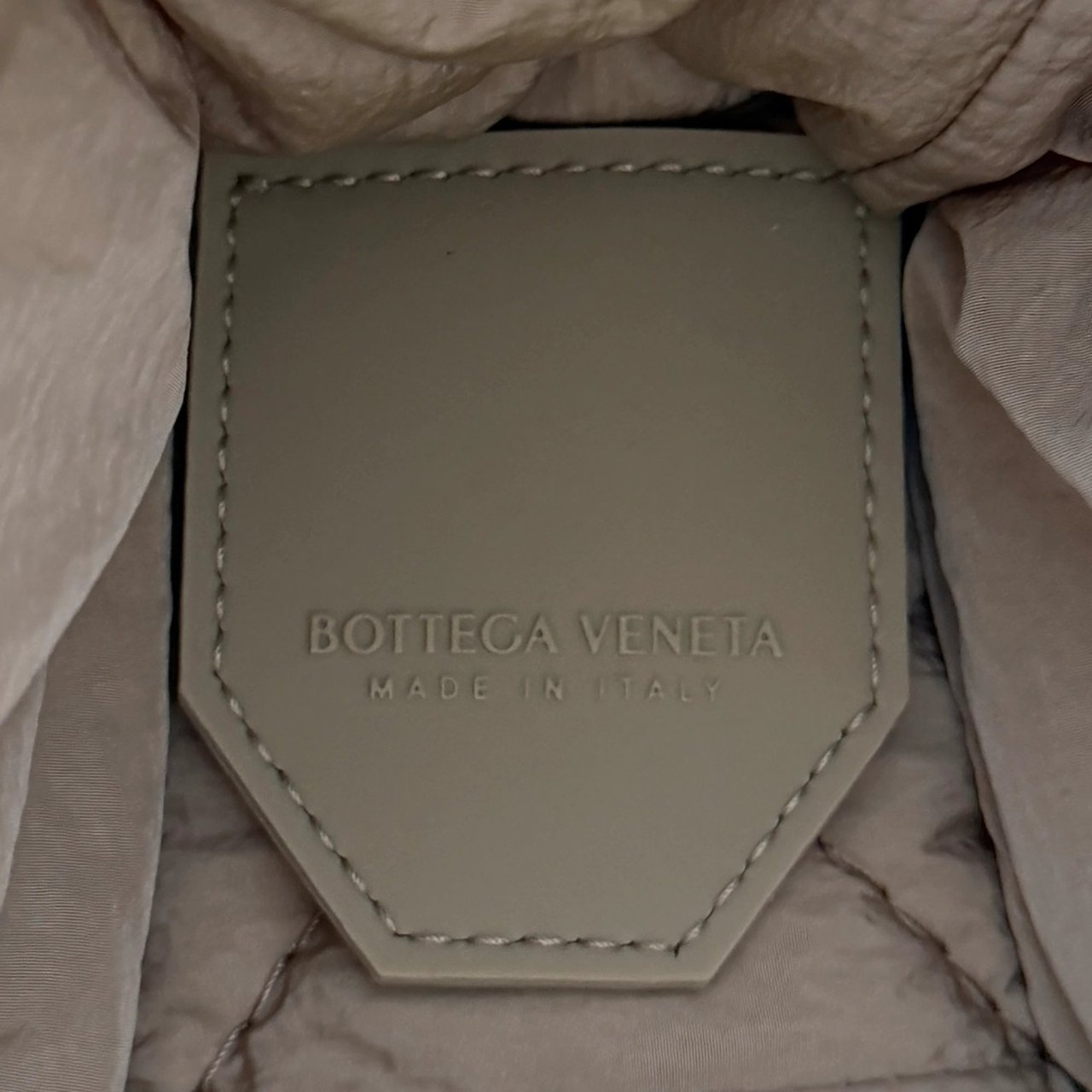 Bottega Veneta Bottega Veneta Medium Padded Tech Cassette Tasche Sesame Beige / neuwertig Beige