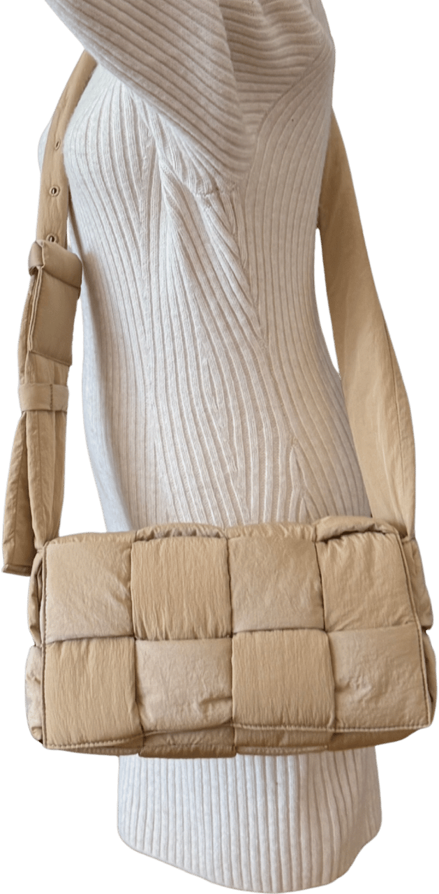 Bottega Veneta Bottega Veneta Medium Padded Tech Cassette Tasche Sesame Beige / neuwertig Beige