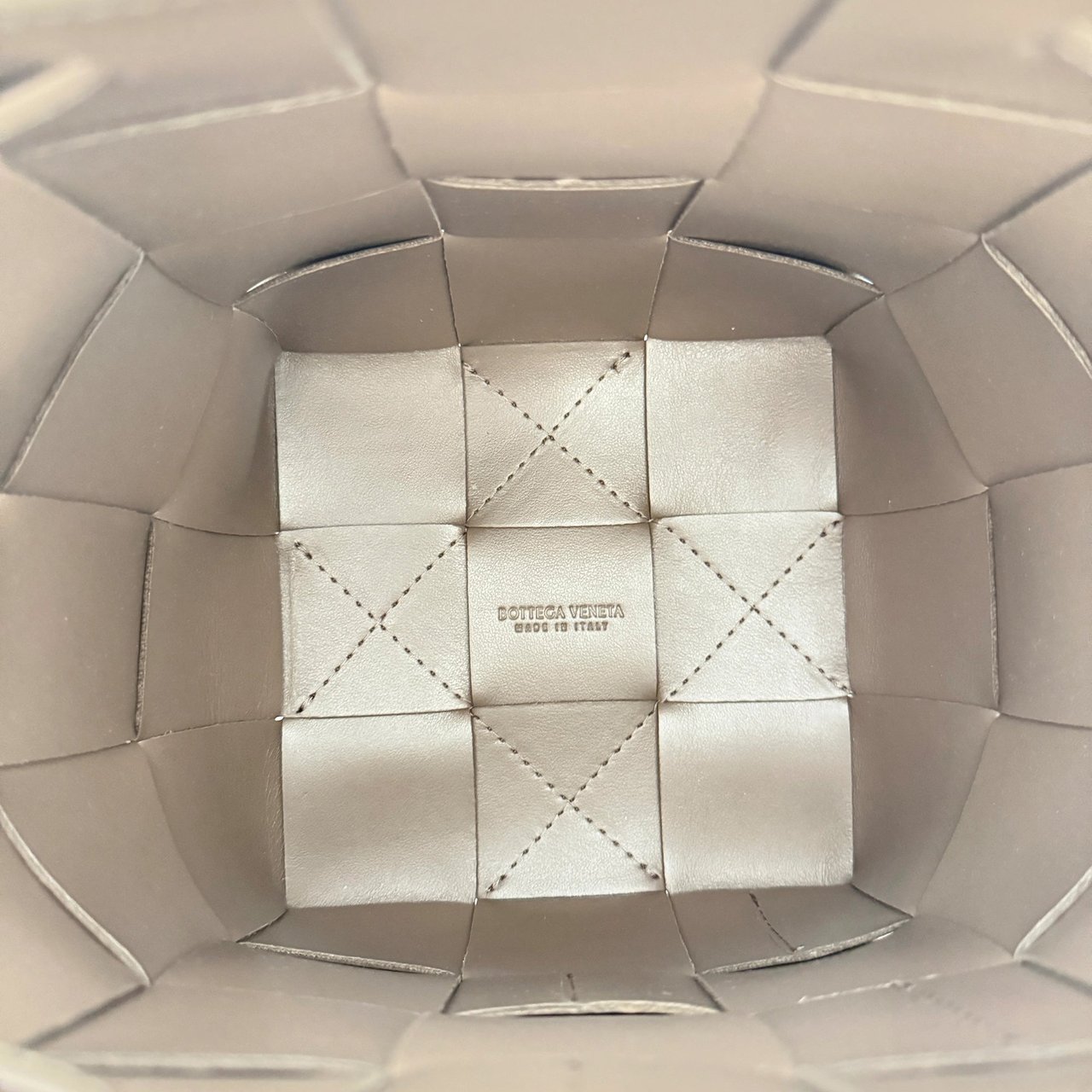 Bottega Veneta Bottega Veneta Cassette Bucket Small Bag Taupe / neuwertig Taupe