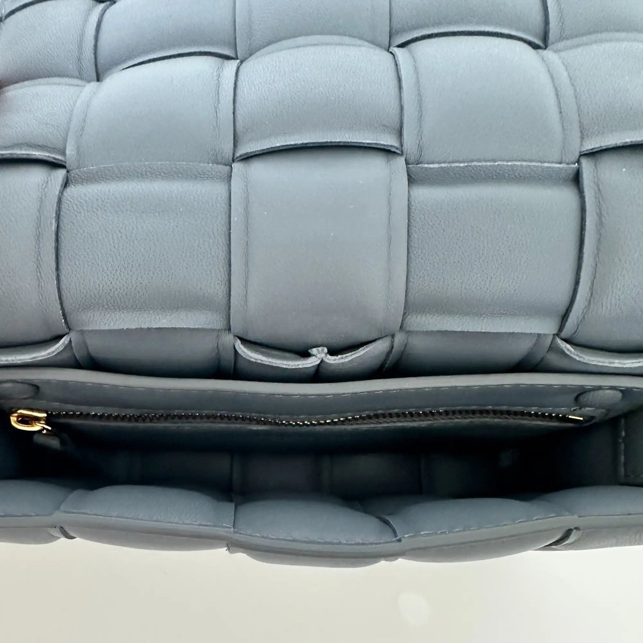 Bottega Veneta Bottega Veneta Padded Cassette Small Thunder/ ungetragen Grijs