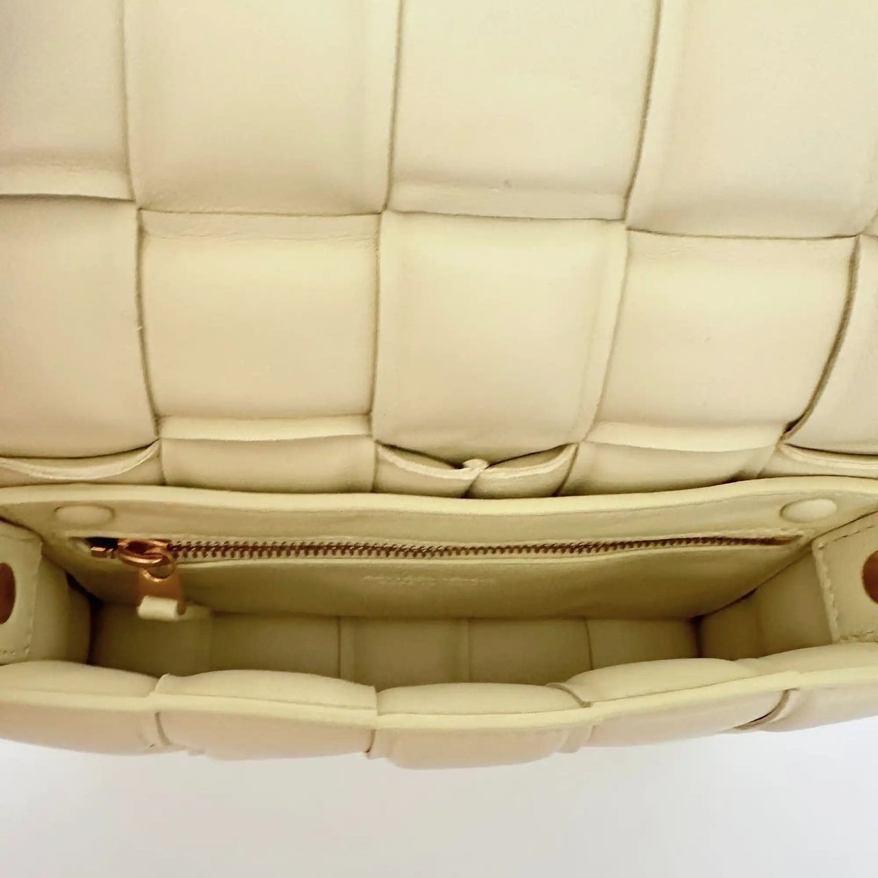 Bottega Veneta Bottega Veneta Padded Cassette Small Ice Cream / ungetragen Geel