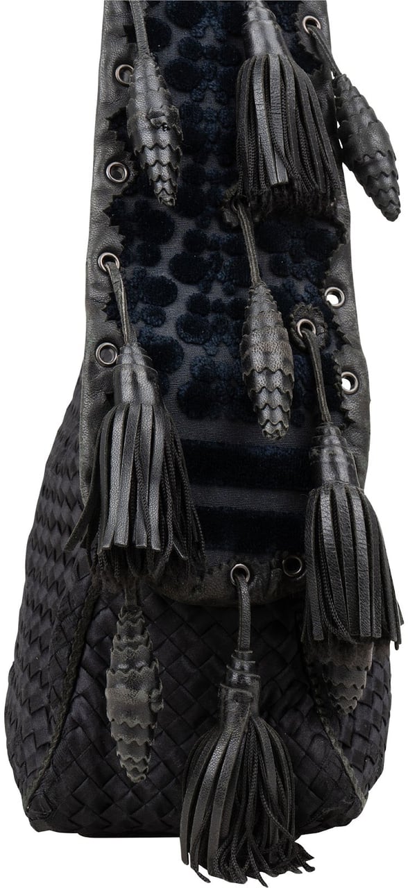 Bottega Veneta Bottega Veneta Intrecciato Satin Corset Tassel 27/50 Crossbody Bag Zwart