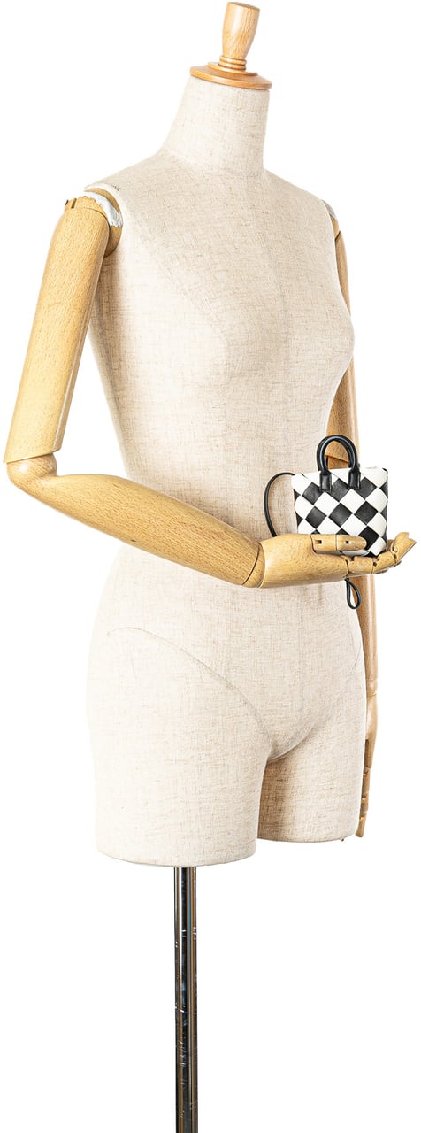 Bottega Veneta Nappa Intrecciato Maxi Cabat Bag Charm Zwart