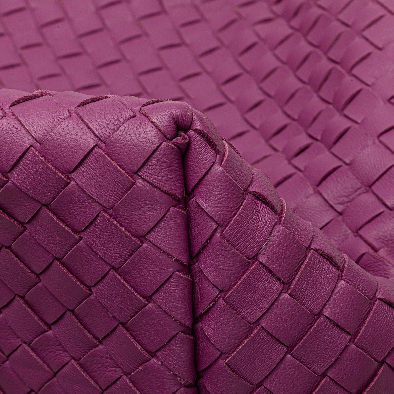 Bottega Veneta Medium Nappa Intrecciato Garda Tote Paars
