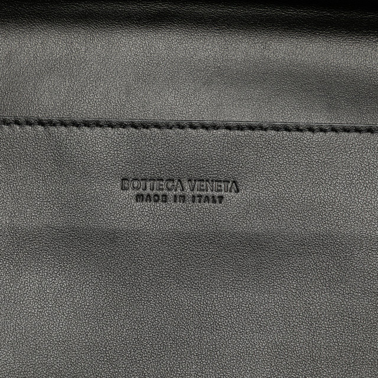 Bottega Veneta Nappa Intrecciato Wristlet Zip Clutch Zwart