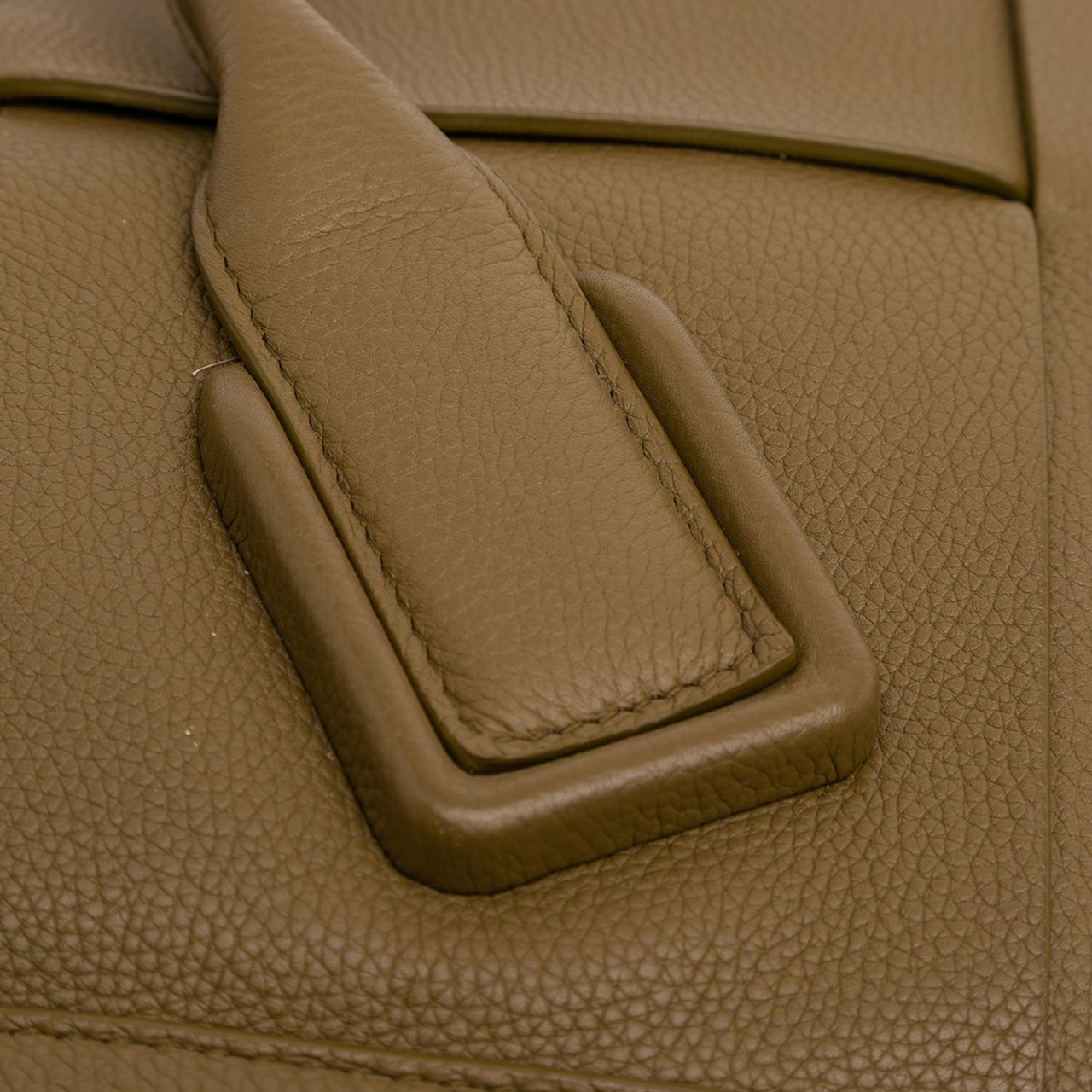 Bottega Veneta Medium Grained Calfskin Maxi Intrecciato Arco Bag Bruin