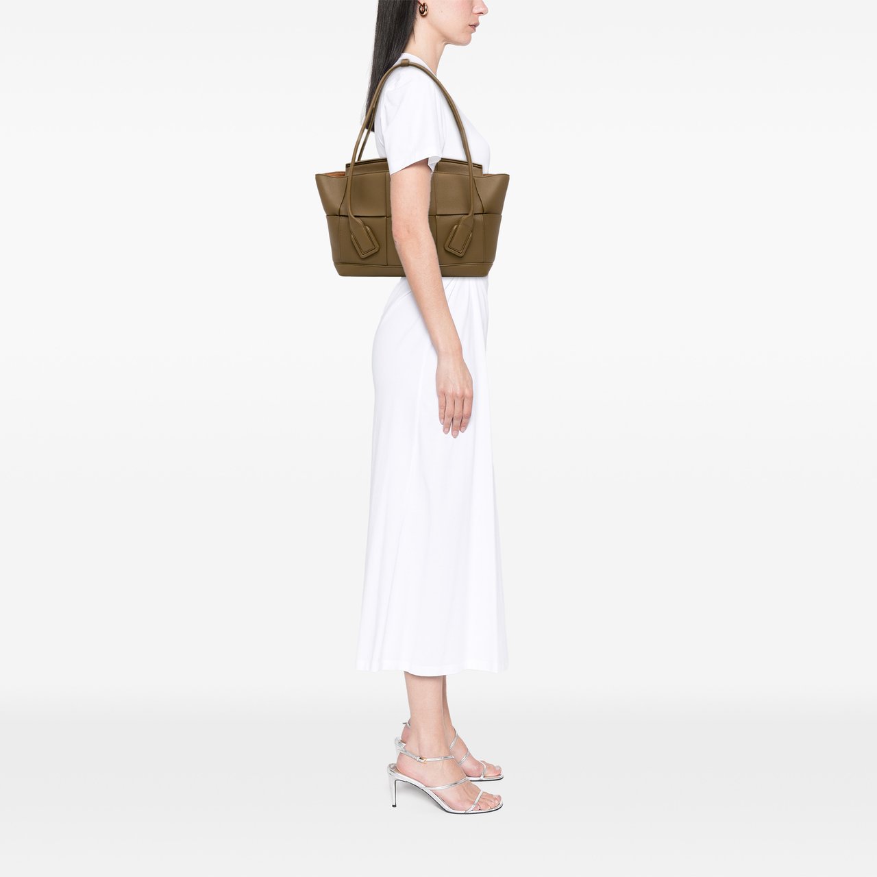Bottega Veneta Medium Grained Calfskin Maxi Intrecciato Arco Bag Bruin