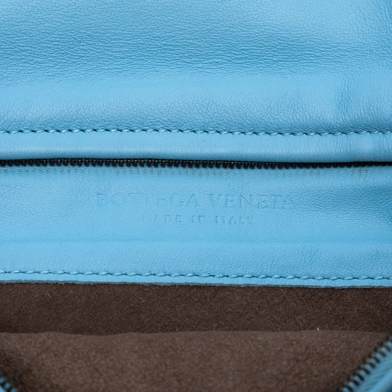 Bottega Veneta Nappa Intrecciato Turn Lock Clutch Blauw