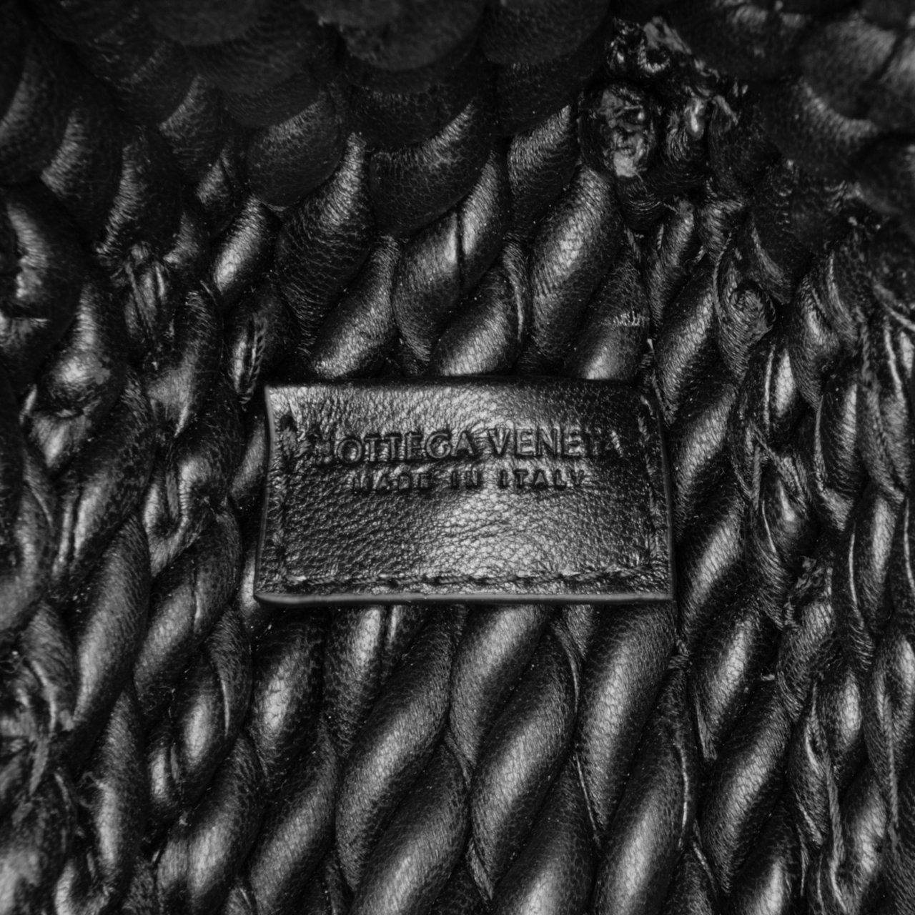 Bottega Veneta Lambskin Torchon Classic Tasseled Twisted Crossbody Zwart