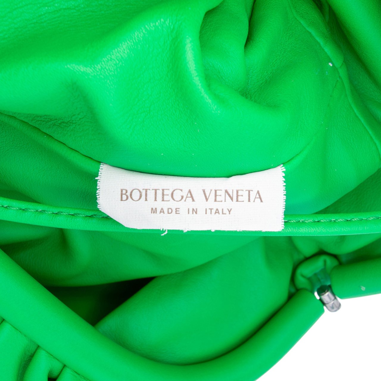 Bottega Veneta Lambskin The Mini Pouch Crossbody Groen